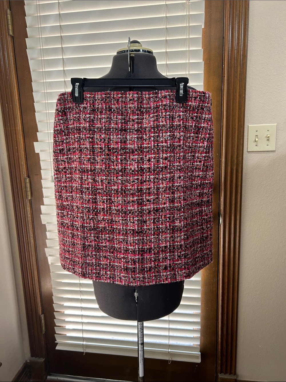Talbots Classic Tweed Mini Skirt in Pink / Gray Plaid size 6 NWT